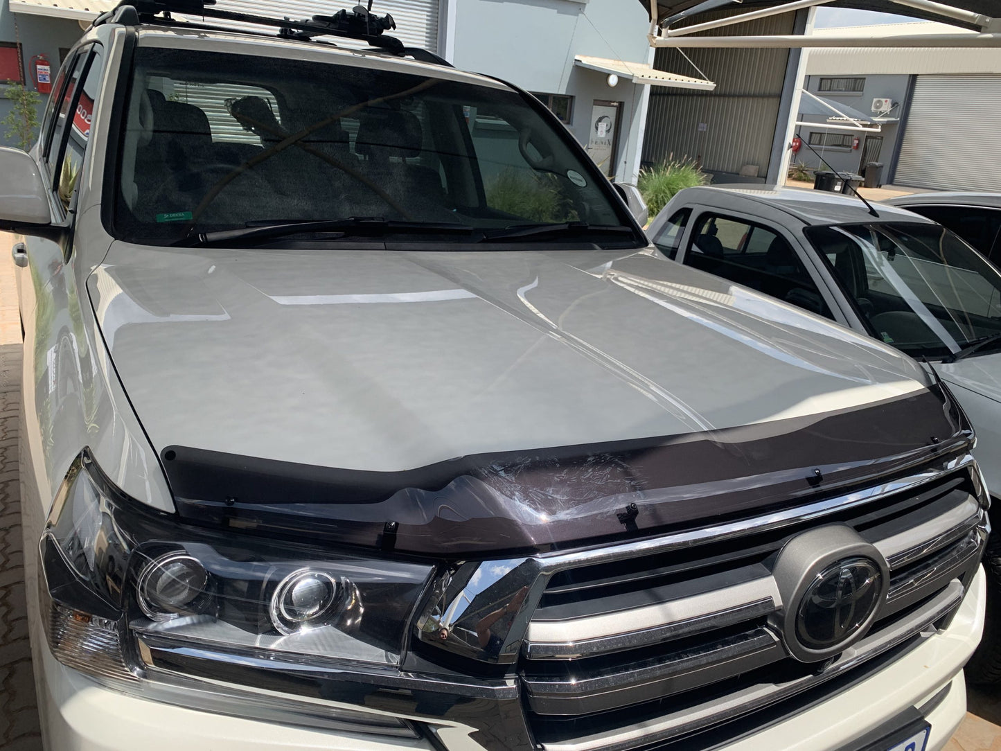 LC-200 BONNET GUARD 2016+