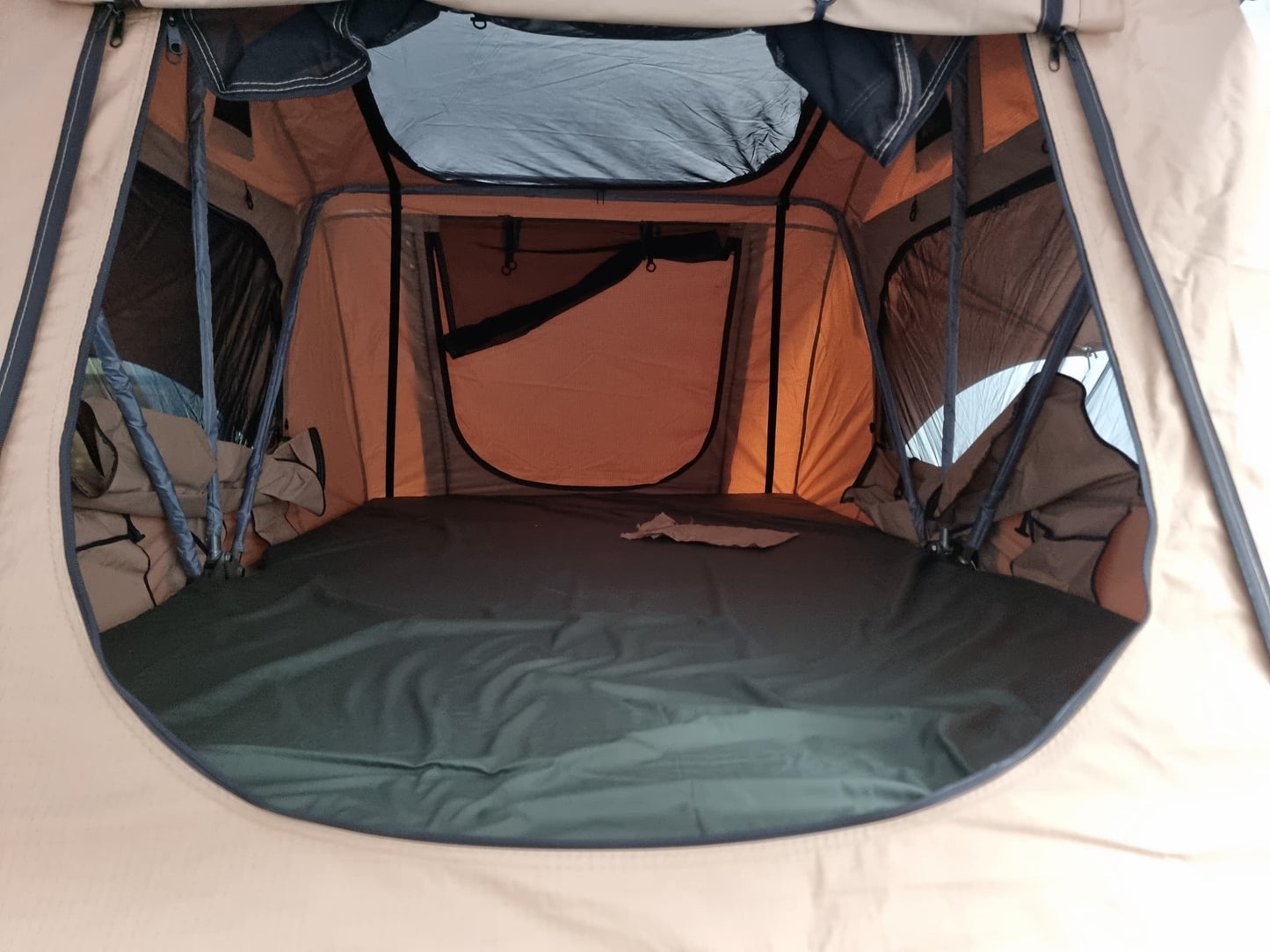 Roof top tent (RTT1)