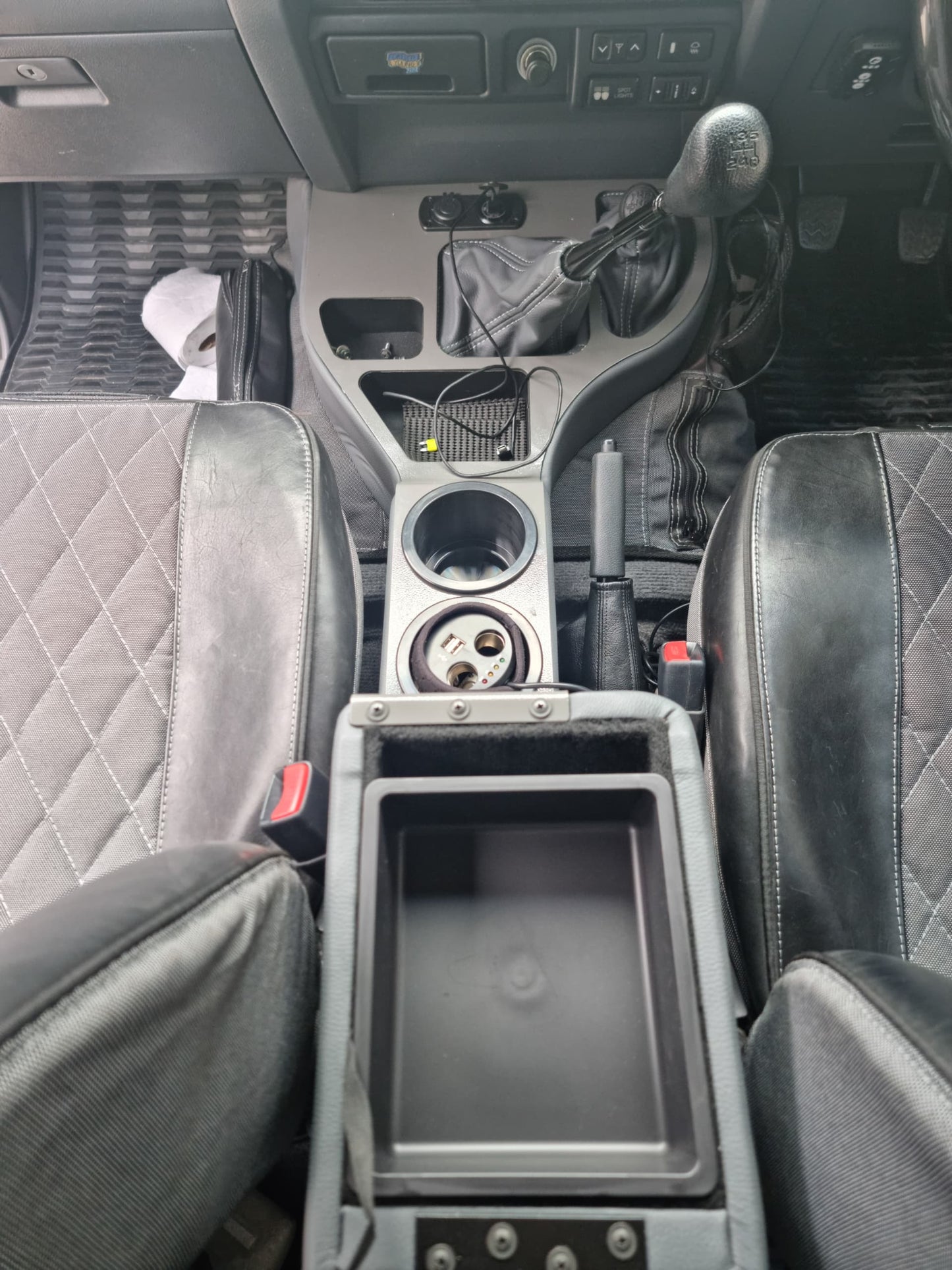 Centre Console for LC-70 double cab